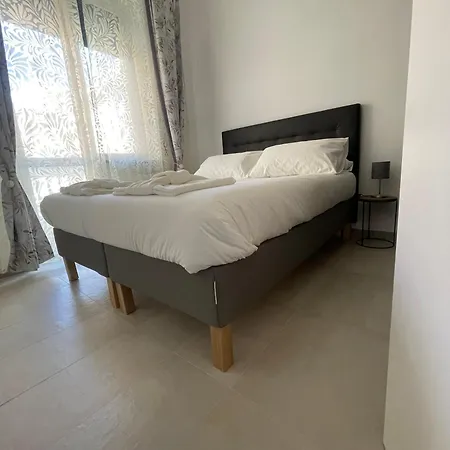 Aurelia's Hideaway, Near Vatican Apartment