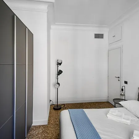 Aurelia's Hideaway, Near Vatican Apartment