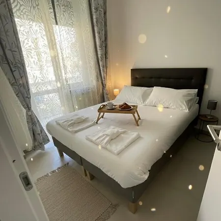 Aurelia's Hideaway, Near Vatican