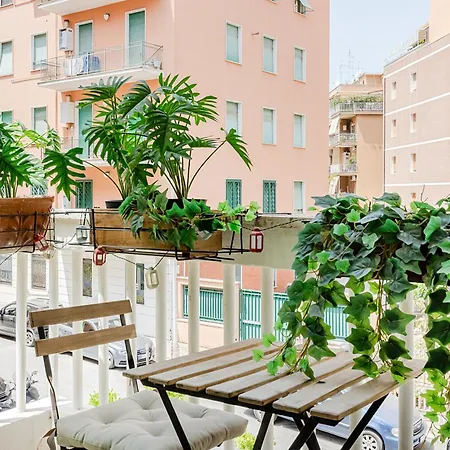 Aurelia's Hideaway, Near Vatican アパート