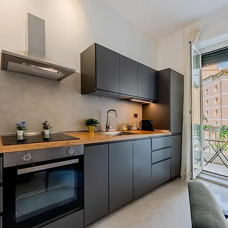Aurelia's Hideaway, Near Vatican *